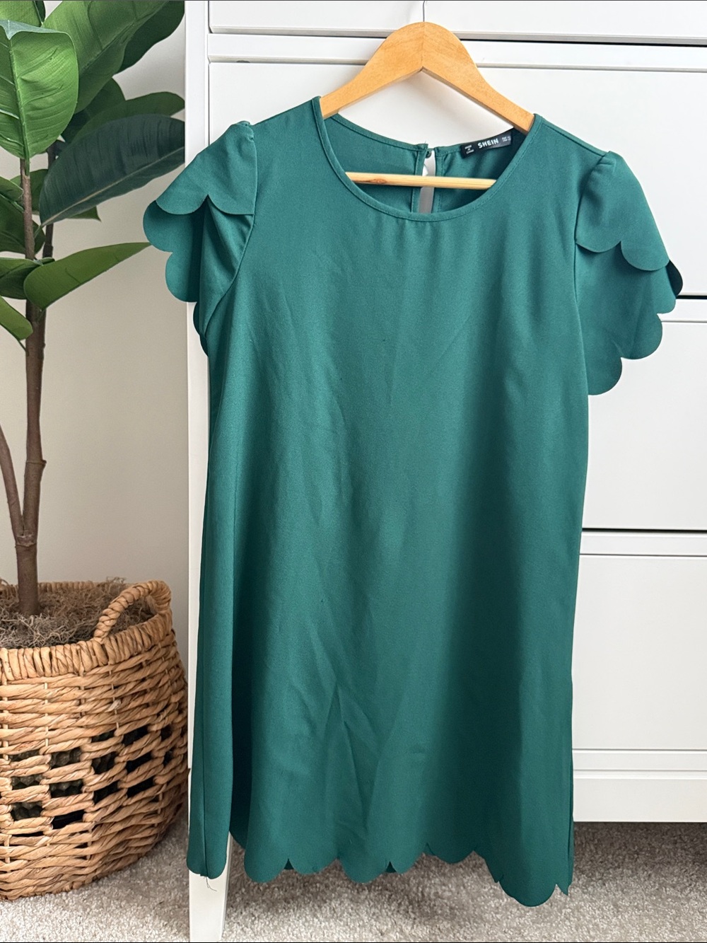 SHEIN Forest Green Scallop Sleeve Mini Dress